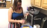 Funny Video : Snack zu später Stunde