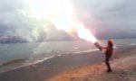 Lustiges Video : Römische Gatling Gun am Meer