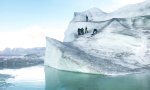 Lustiges Video : Der Eisberg Surfer