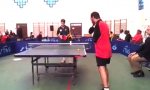 Tischtennisspieler mit leichtem Handicap