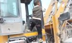 Funny Video : Radlader Fahren ist Kindersache