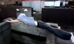 Funny Video : Neuer Parkour-Trick : Flying Shirt Face