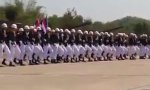 Schräge Militärparade in Thailand