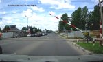 Funny Video - Überraschung am Bahnübergang