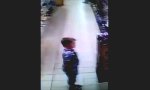 Kleiner Terrorist attackiert Supermarkt