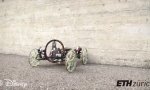 Der Roboter, der die Wände hoch fährt