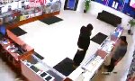 Funny Video : Handyshop-Besitzer hat keinen Bock auf Raub