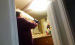 Lustiges Video - Baby-Puder macht die Mutti heiss