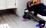 Überaschungsbesuch in der Herrenumkleide