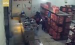 Lustiges Video : Alarm im Feuerwerks-Shop
