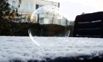 Lustiges Video : Seifenblase in Frost-Metamorphose