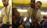 Funny Video : Franzose wird von Flugbegleitern massiv genötigt!!!!
