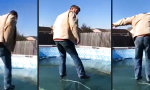 Lustiges Video - Die Eisdecke im Pool testen