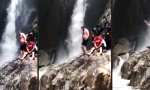 Funny Video : Etwas rutschig am Wasserfall