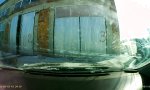 Lustiges Video - Zu dicht am Garagentor geparkt