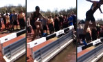Lustiges Video - Kleine Erfrischung beim Hindernislauf