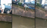 Schweres Los am Kanal in Amsterdam