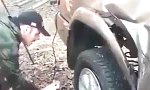 Lustiges Video - Den Reifen auf die Felge ziehen