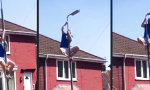 Wenn der Nachbar Poledance auf der Straße übt
