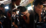 Lustiges Video : Kleine Abkühlung im philippinischen Bus