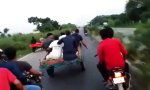Lustiges Video - Büffeltreiber kriegen ihren Denkzettel