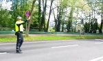 Funny Video - Deutsche Polizeieskorte zum Ententeich