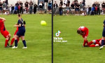 Zwei mit einem Ballstreich